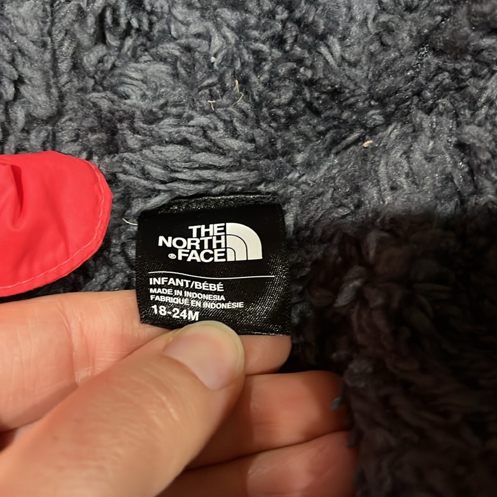 North Face Puffer Jacket - Picture 2 of 7